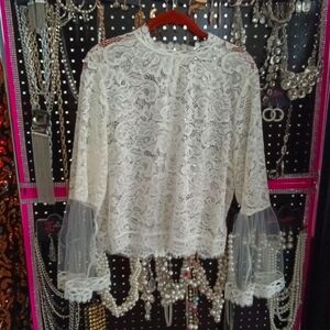 A  1X White Zippered Blouse